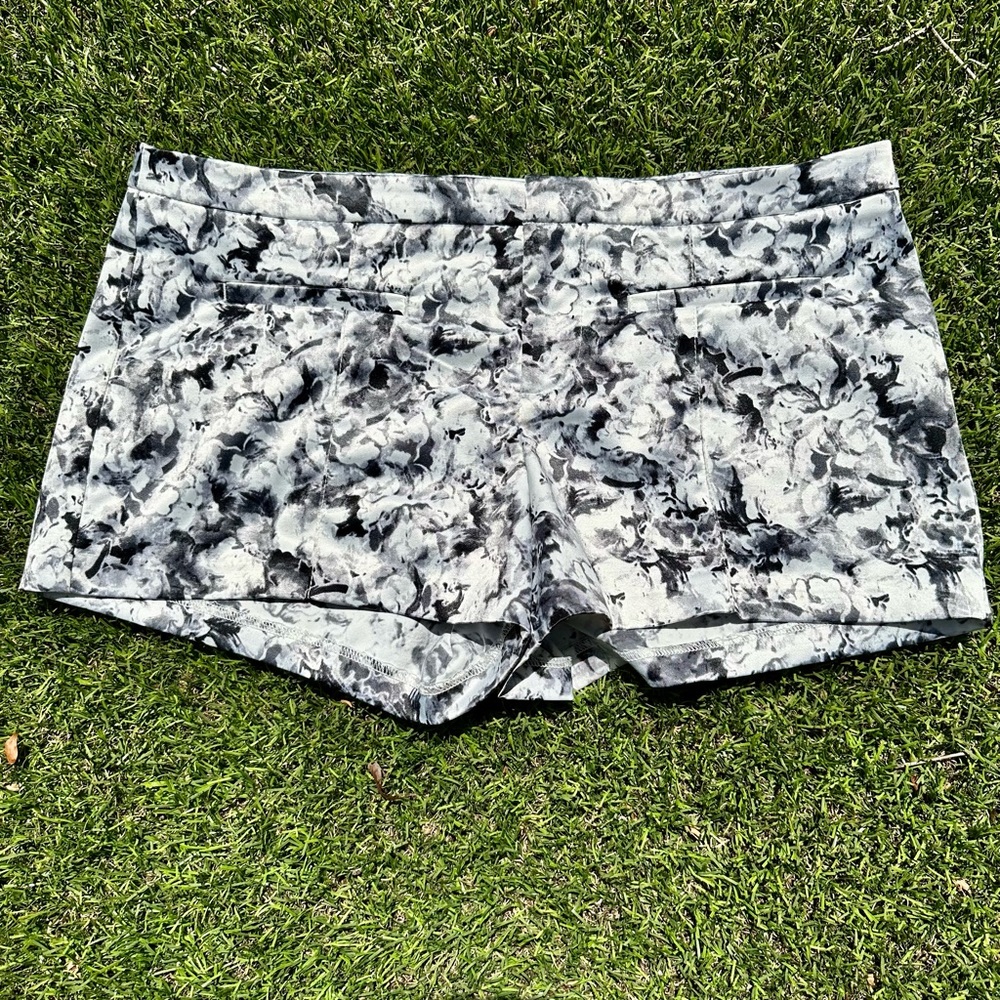 Guess Shiny Satin Black and White Floral Shorts